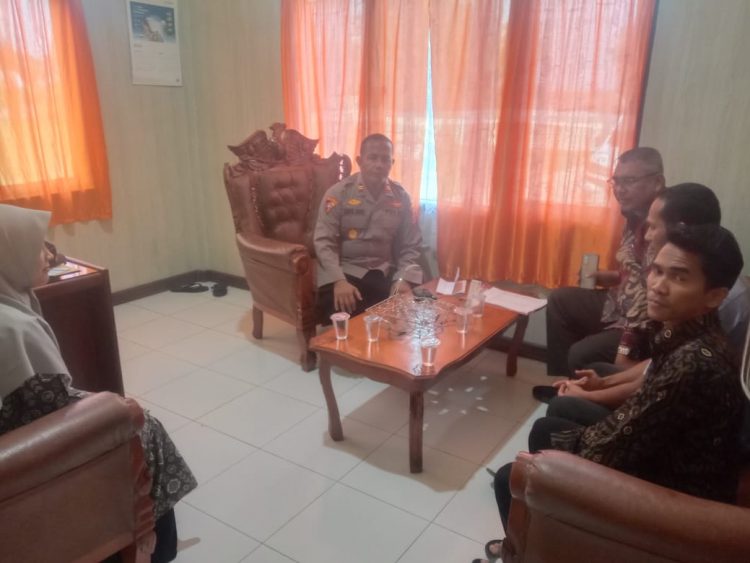 Kapolsek Samudera, Iptu Saiful Bahri bersama unsur Muspika lainnya menerima kunjungan Panwascam Samudera di Mako Polsek Samudera