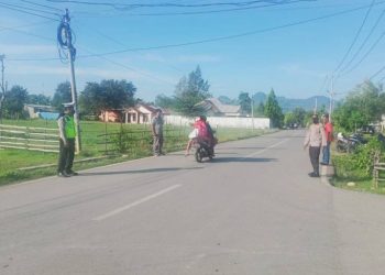 Kepolisian Resor (Polres) Belu dan jajaran melaksanakan pengaturan arus Lalu Lintas di pagi hari pada titik-titik persimpangan jalan yang dianggap rawan kecelakaan lalu lintas