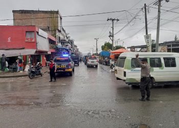 Kasat Samapta Polres Dairi AKP Tugono, SH bersama personil lakukan kegiatan Strong Point/penjagaan dan Pengaturan Lalu Lintas di Simpang Empat Jl. SM. Raja, Simpang Empat Jl. Sekolah, Simpang Empat Jl. Dairi, Simpang Tiga Jl. Pekan dan Simpang Tiga Jl. Pakpak serta Depan SPBU Naibaho Jl. Pakpak