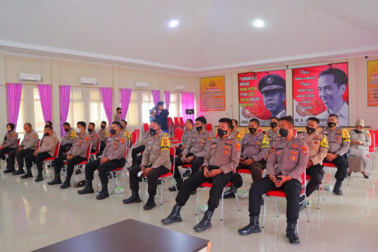 Polres Tanggamus menggelar pelatihan keterampilan dan etika pelayanan publik di Aula Paramasatwika