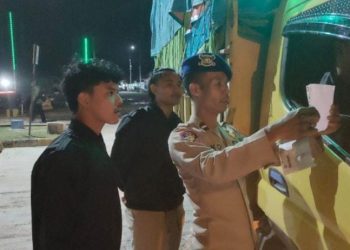 Tim Sat Polairud Polres Bangka Barat dan Personil gabungan Polres Bangka Barat melakukan pemeriksaan setiap kendaraan yang masuk ke wilayah Bangka yang melewati pelabuhan Tanjung kalian Muntok