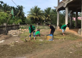 Mahasiswa kuliah kerja nyata (KKN) dari Kelompok 62 Universitas Malikussaleh melakukan kegiatan bakti sosial di Desa Baro Kulam gajah