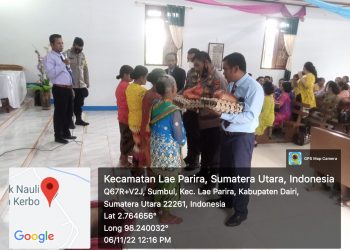 Kapolsek Parongil AKP HP. Purba laksanakan himbauan Kamtibmas dan pemberian tali kasih kepada jemaat kurang mampu di Gereja HKBP Dolok Nauli Bantun Kerbo Desa Sumbul Kecamatan Lae Parira