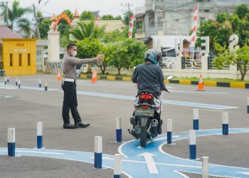 Sat Lantas Polres Lhokseumawe berikan bimbingan belajar (bimbel) gratis bagi calon pemohon Surat Izin Mengemudi (SIM)