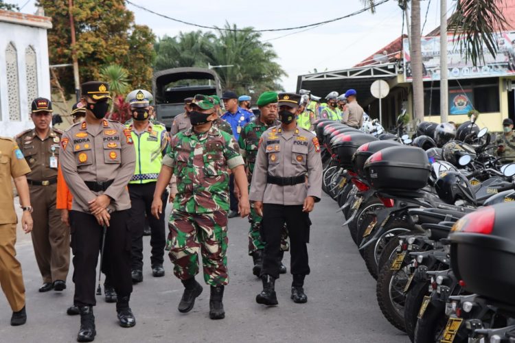 Kapolres Bangka Pimpin Apel Kesiapsiagaan Menghadapi Potensi Bencana Hidrometeorologi Kabupaten Bangka di Lapangan Apel Poorew