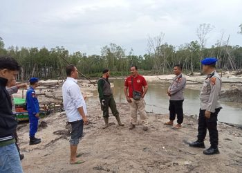 Sat Polairud Polres Bangka Barat, KP. 2005 Dit Polairud Polda Kepulauan Bangka Belitung dan UPTD KPHP Rambat Menduyung turun ke lokasi Hutan Mangrove Sungai Semusuk di Desa Bello Laut, Kecamatan Muntok untuk melakukan penertiban