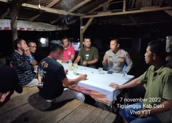Kapolsek Tigalingga AKP SP. Siringo Ringo, SH bersama Camat tigalingga dan bhabinkamtibmas, lakukan himbauan kepada Pemilik warung agar tidak menginzinkan permainan judi dalam Bentuk Apapun