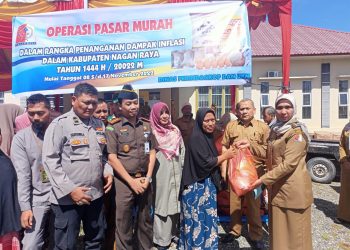 Kegiatan pasar murah perdana, dibuka langsung oleh Pj (Penjabat) Bupati Nagan Raya, Fitriany Farhas, AP, S.Sos.,M.Si yang berlokasi di halaman Kantor Camat Kuala