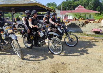 Personil Dit Samapta Polda Kaltim Subsatgas Preventif Pos Pam Dermaga dan Bangunan Jalan Tol Pulau Balang Kel. Pantai Lango Kec. Penajam Kab. Penajam Paser Utara Kaltim lakukan Apel Pagi Dalam Rangka Operasi Kepolisian Kewilayahan Nusantara Mahakam Tahun 2022