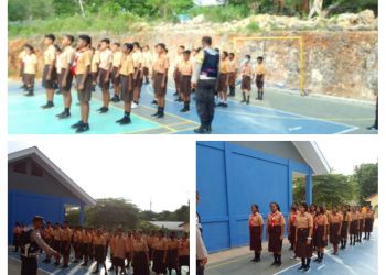 Personil DOBRAK Polsek Lobalain Bripka Sumantri menyambangi SMP Kristoforus Lobalain sembari memberikan pelatihan baris-berbaris kepada siswa siswi disekolah tersebut