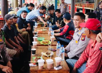 Kapolres Kepulauan Meranti AKBP Andi Yul Lapawesean Tendri Guling didampingi Wakapolres Kompol Robet Arizal bersama jajaran, mendatangi kawasan Tubir Telaga Bening