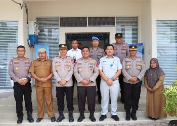 Kapolres Aceh Utara AKBP Riza Faisal, S.I.K., M.M melalukan pengawasan secara langsung terhadap pelayanan publik dengan melakukan Inspeksi Mendadak (Sidak) di kantor SAMSAT