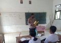 Kapolsek Parongil mengunjungi SMP Negeri 1 Parongil, Kecamatan Silima Pungga-pungga Kabupaten Dairi untuk melaksanakan Quick Wins Presisi