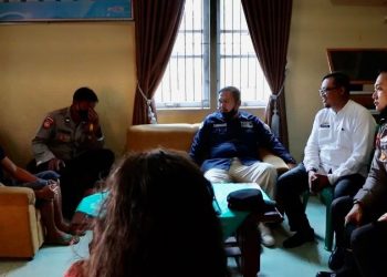 Humas Polres Tanggamus dan Bhabinkamtibmas bergerak cepat melakukan langkah terkait informasi terlantarnya seorang Perempuan dan diamankan di Masjid Al-Qausar Kota Agung