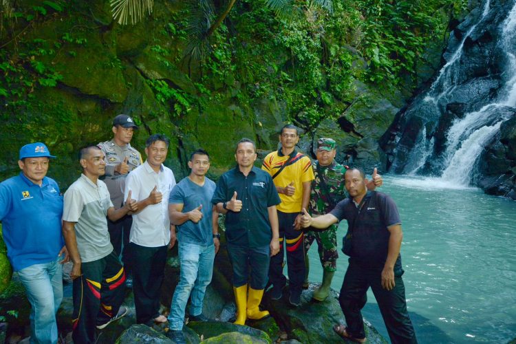 Pj Walikota Sabang Reza Fahlevi di kawasan wisata Air Terjun Pria Laot, yang berlokasi di Gampong Batee Shok