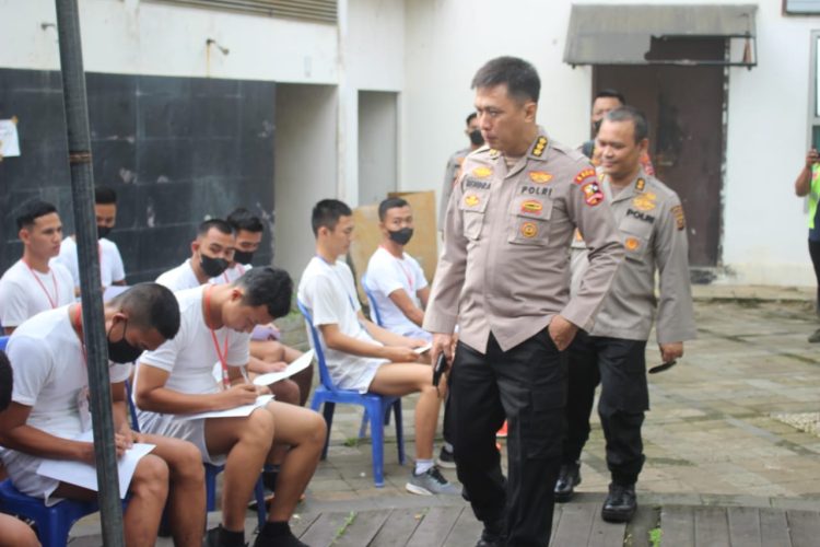 Tim Supervisi yang diketuai oleh Kombes Pol Hendra Gunawan SIK M Si meninjau pelaksanaan supervisi penerimaan Tamtama Polri gelombang I tahun 2022