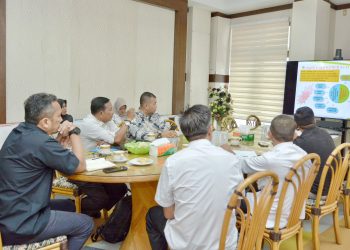 Pj Wali Kota Sabang ketika menerima audiensi Sekjen Forum Komunitas Kawasan Sabang (FKKS) Syarjani, S.T bersama pengurus