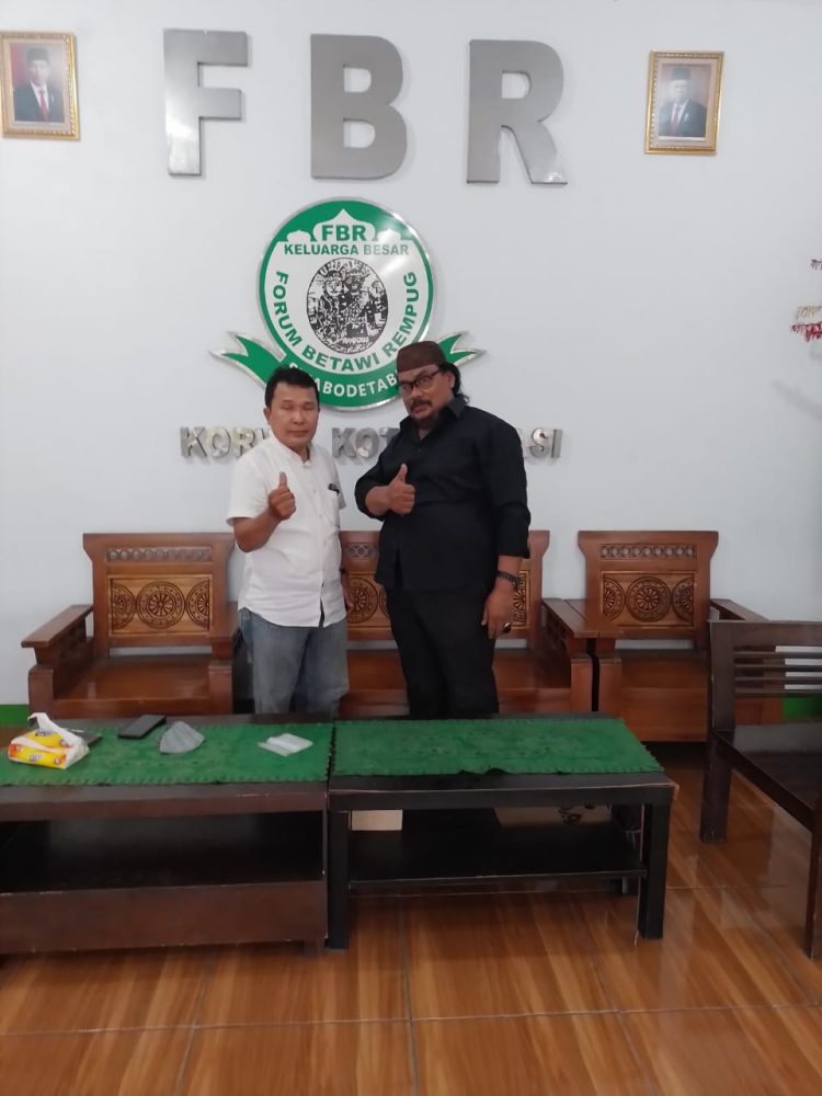 Jurnalis Mitrapolri.com Robert Hutagalung besama Novel Said Korwil FBR Bekasi Kota