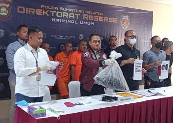 Ditreskrimum Subdit III unit 4 Polisi Daerah Polda Sumsel bersama SatReskrim Polres Ogan Komering Ilir (OKI), berhasil menangkap 4 pelaku pembunuhan berencana yang terjadi di Jalur 5 Desa Sungai Menang