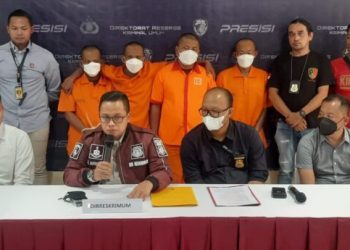 Press rilis tersangka dan barang bukti di Polda Sumsel Kamis (10/11/2022)