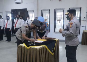 Polres Dumai Menggelar Upacara serah terima jabatan dua Kasat dan dua Kapolsek
