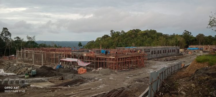 Pembangunan Gedung Rumah Sakit Pratama yang terletak di Desa Lologolu, Kecamatan Mandrehe, Kabupaten Nias Barat