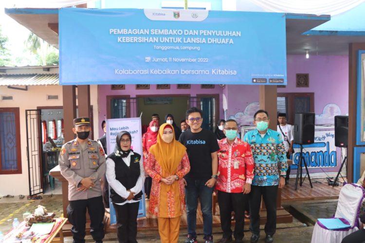 LKS Alamanda Memberian sembako untuk lansia dan dhuafa di Tanggamus