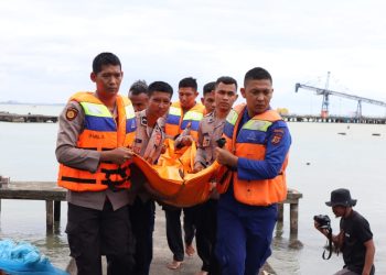 Polres Aceh Barat mengelar pelatihan Search and Rescue (SAR) terbatas, bertempat di pantai Lhok Geudong, Gampong Suak Indrapuri