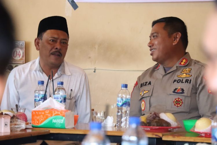 Polres aceh utara kembali menggelar ngopi bareng atau biasa dikenal 'coffee morning' dan terima aspirasi serta keluhan masyarakat dengan mengangkat tema "Jumat Curhat"