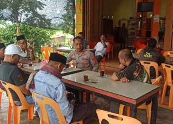 Jumat Curhat, Kapolsek Muara Batu, Ipda Herman Syahputra menyerap informasi dan masukan dari pada keuchik (kepala desa) di Kecamatan Muara Batu