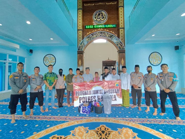 Personil Polres Bangka Lakukan Jum'at Barokah dimasjid Al Husna Kampung Jawa Sungailiat dan Masjid Al Uswah Parit Pekir Sungailiat Kabupaten Bangka