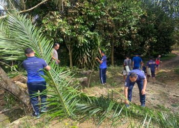Kegiatan gotong royong tersebut dilaksanakan sebagai upaya mengantisipasi dan menekan angka Pasien Demam Berdarah di Kec. Kelapa dan Ngopi Kamtibmas