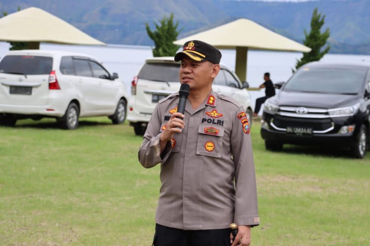 Kapolres Dairi AKBP Wahyudi Rahman, SH, S.I.K, MM memimpin pelaksanaan Apel Pengamanan Pesta Partangiangan dan budaya Luhut Bolon Parsadaan Ualu Turpuk Pomparan raja Silahisabungan Bolahan Amak debang Raja Tahun 2022