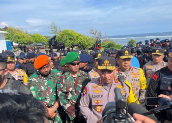 Kapolri Jenderal Listyo Sigit Prabowo meninjau posko Brimob Pura Geger Bali guna persiapkan pengamanan penyelenggaraan Konferensi Tingkat Tinggi (KTT) G20 di Bali