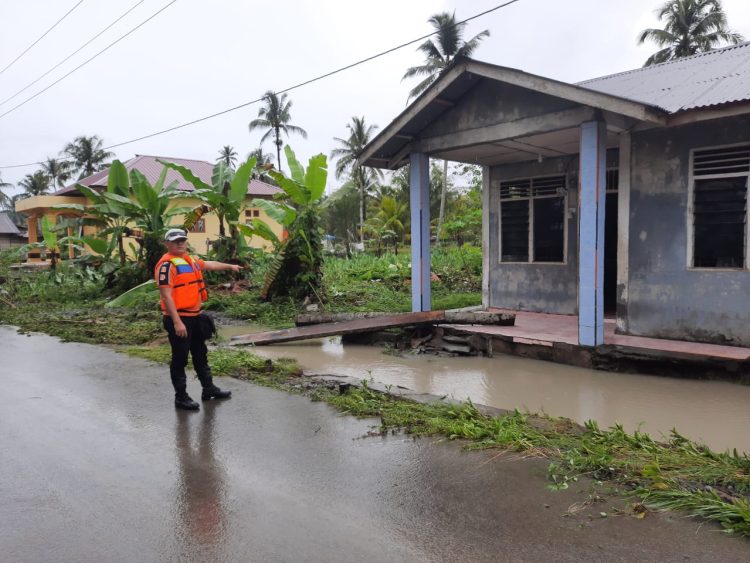 Kaban dan Team reaksi cepat BPBD melakukan monitoring di sejumlah lokasi titik banjir