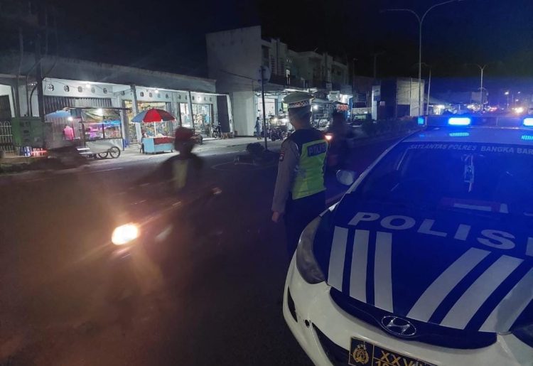 Anggota Sat Lantas Polres Bangka Barat melakukan Patroli Blue Light pada malam hari pada jam-jam yang dianggap rawan terjadinya gangguan Kamtibmas