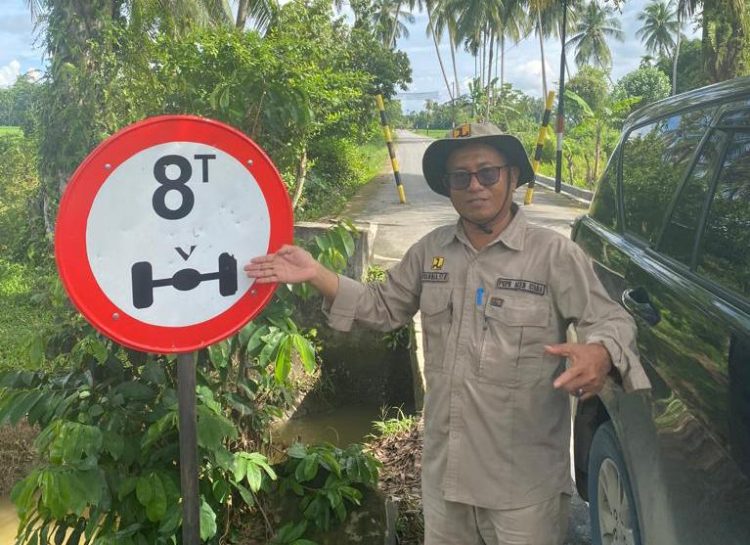 Jalan Desa Blang Trieng yang menghubungkan dengan lima Desa di Kecamatan Tanah Luas Aceh Utara