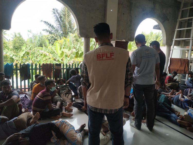 Tim relawan kemanusiaan BFLF Kota Lhokseumawe – Aceh Utara menyalurkan sejumlah bantuan kepada pengungsi Rohingya