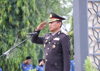 Karo SDM Polda Sumsel Kombes Pol Ucu Kuspriyadi SIK pimpin Upacara di Taman Makam Pahlawan