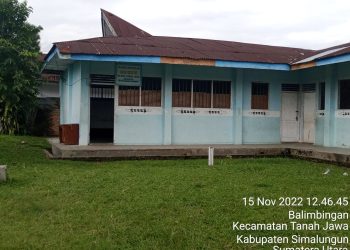 Tiang benderanya yang dulunya berdiri kokoh di depan kantor UPTD Pendidikan Kecamatan Tanah Jawa itu kini raib