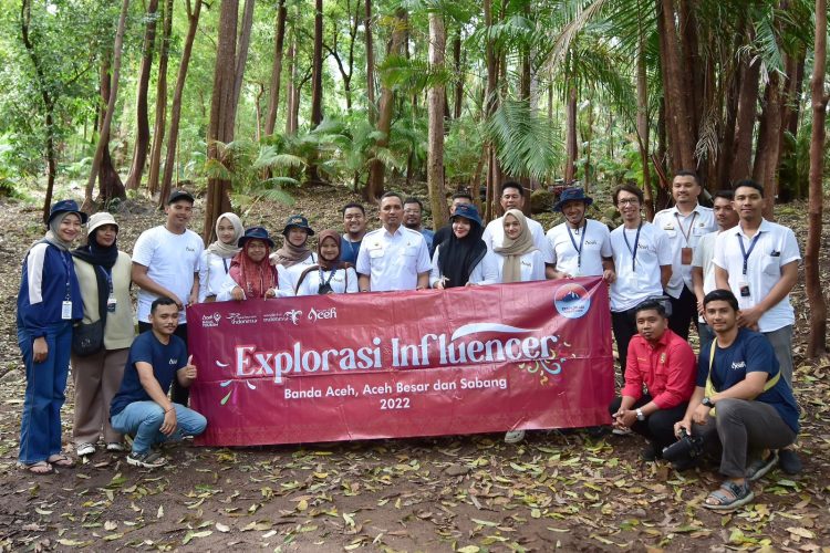 Pj Wali Kota Sabang, Reza Fahlevi, memperkenalkan berbagai keunikan dan potensi wisata Kota Sabang kepada Tim Eksplorasi Influencer Aceh