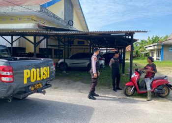 Tim Patroli Sat Sabhara Polres Bangka Barat melaksanakan Patroli Dialogis Rutin pada siang hari dalam rangka Pencegahan Ganguan Kamtibmas