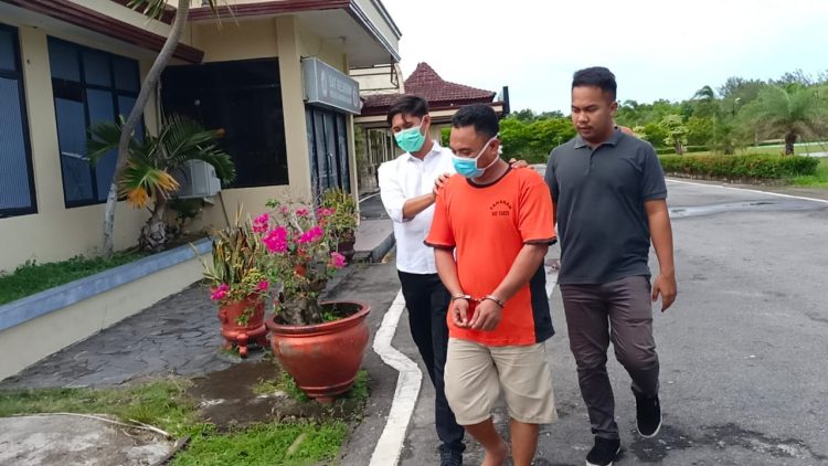 Pelaku MR (35) warga Kp. Menjelang baru Kel Menjelang Kec. Muntok Kab. Bangka Barat