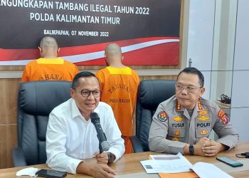 Dirreskrimsus Polda Kaltim Kombes Pol Indra Lutrianto Amstono saat Konferensi Pers Pengungkapan Tambang Batu Bara Ilegal