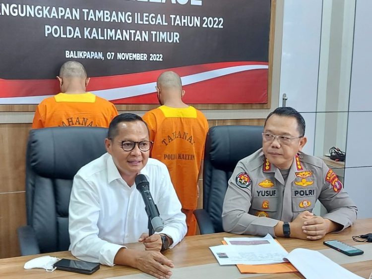 Dirreskrimsus Polda Kaltim Kombes Pol Indra Lutrianto Amstono saat Konferensi Pers Pengungkapan Tambang Batu Bara Ilegal