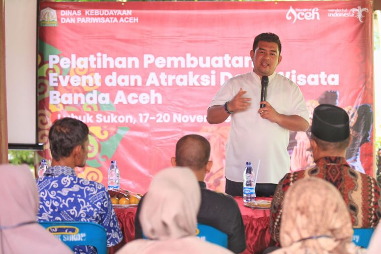 Almuniza saat membuka kegiatan Pelatihan Pembuatan Event dan Atraksi Desa Wisata di Gampong Lubok Sukon dan Pelatihan Tata Kelola Homestay di Gampong Nusa, Kabupaten Aceh Besar