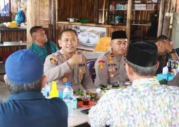 Kapolres Lhokeumawe AKBP Henki Ismanto, S.I.K kembali bersilaturrami dengan sejumlah tokoh masyarakat dalam program Jum'at Curhat