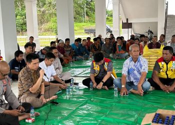 Personel Ditsamapta Polda Kaltim laksanakan Doa bersama, Tasyakuran dan silaturahmi bersama Pekerja di Kawasan Proyek Jembatan Pulau Balang sembari melaksanakan tugas patroli dan pengamanan