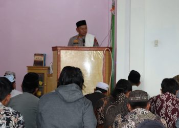 Kapolres Dairi memberikan pesan Kamtibmas ke para jemaah Mesjid Al Mukminink