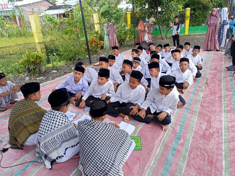 Madrasah Ibtidayah Negeri 6 Nagan Raya Sabtu (19/11/22) menggelar Zikir bersama yang diikuti oleh kelompok zikir dari SDN Cot Kuta, SDN Lueng Baro dan MIS Kulu